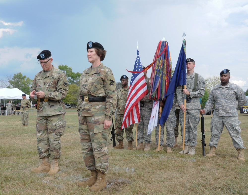 Army Reserve support command receives new commanding general
