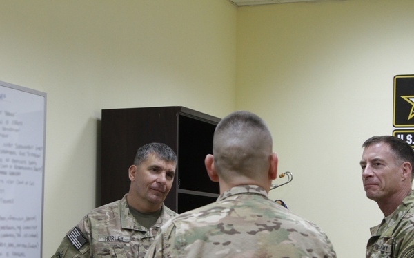 CENTCOM CSM meets with 1st TSC leadership