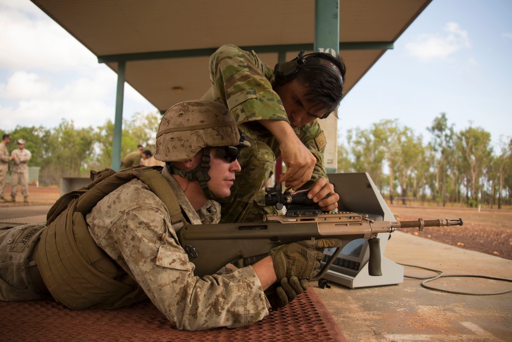 U.S. Marines, Australian soldiers exchange weapons