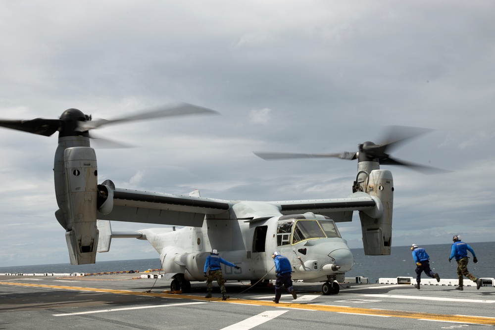 VMM-365 conduct fly ops