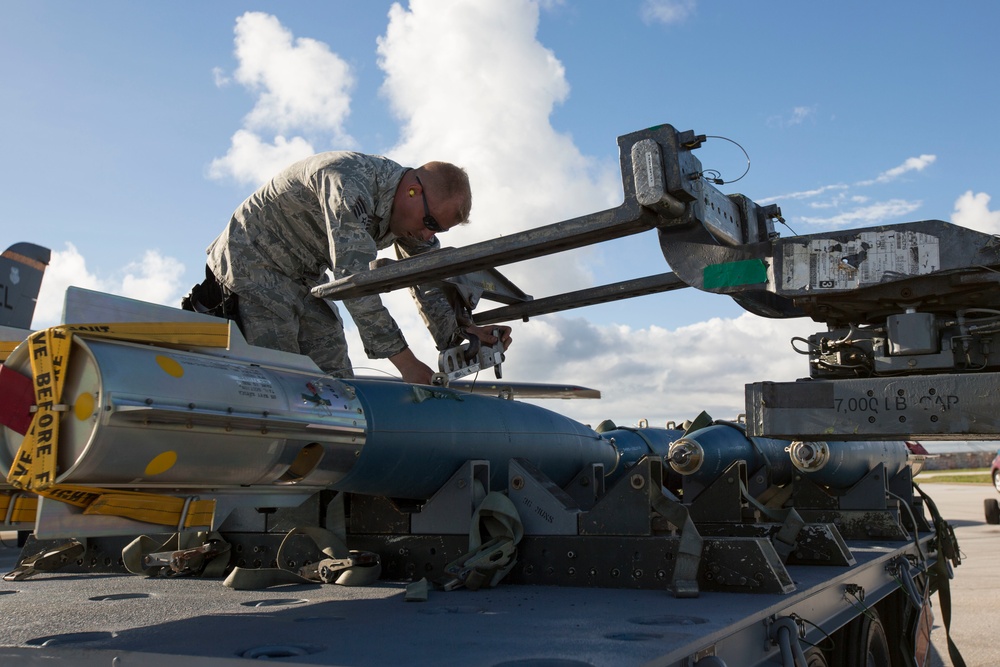Valiant Shield 16: Aircraft armament systems technicians upkeep maintenance