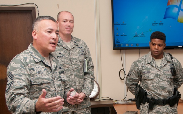 Senior Enlisted Advisor for National Guard Bureau visits HIANG