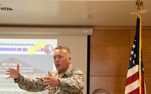 Senior Enlisted Advisor for National Guard Bureau visits HIANG