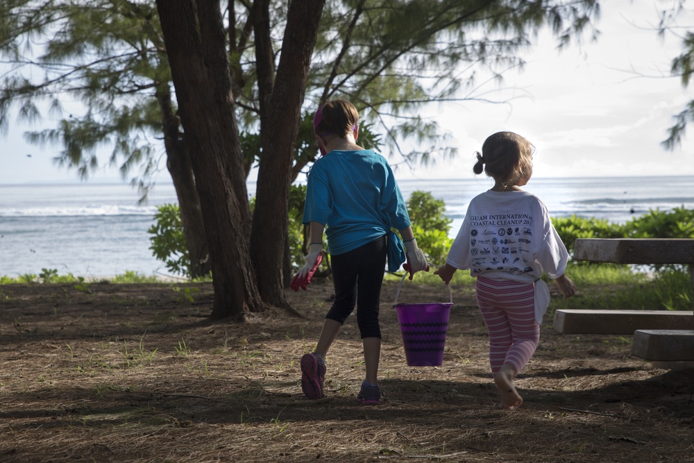 Valiant Shield 16: Servicemembers volunteer in annual Guam cleanup
