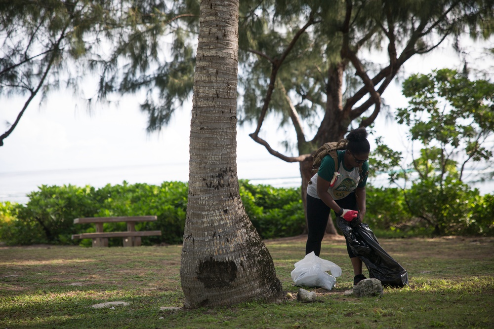 Valiant Shield 16: Servicemembers volunteer in annual Guam cleanup