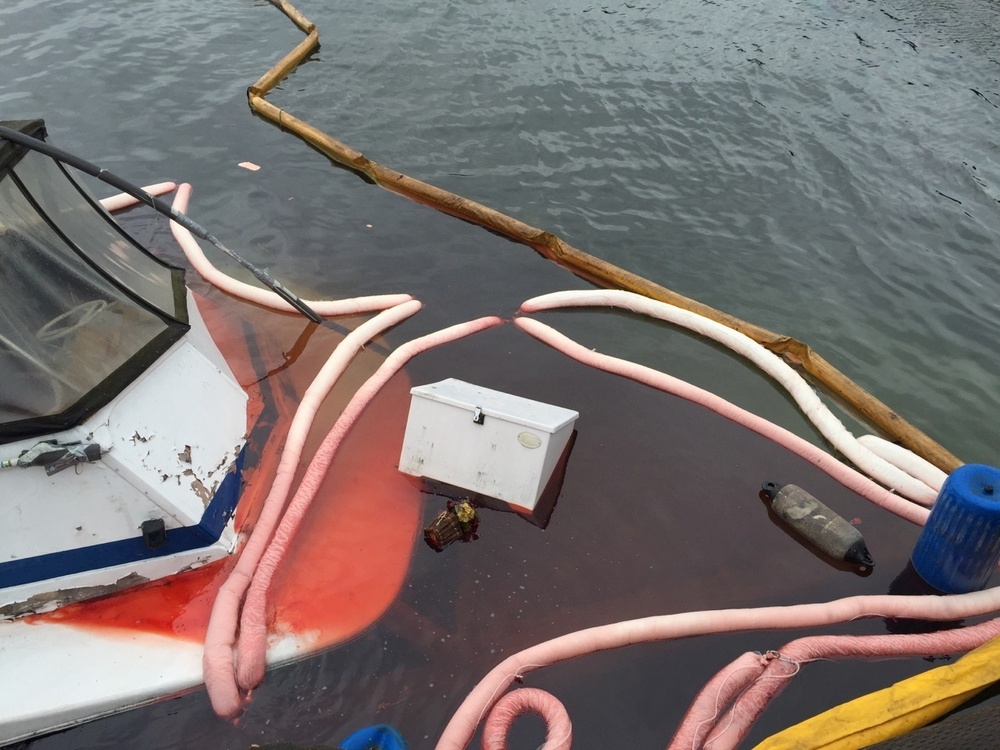 Coast Guard, agency partners respond to sunken vessel in Seattle