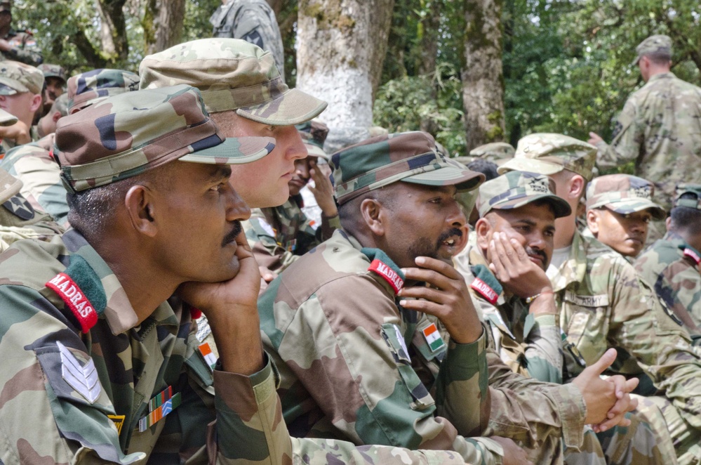 Indian army demonstrates cordon and search techniques