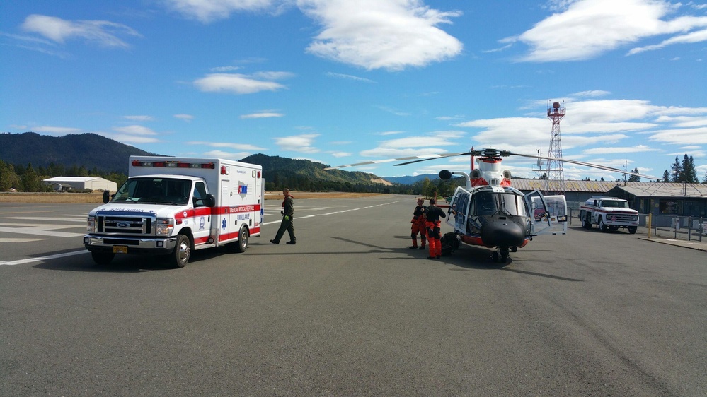 Coast Guard assist locals in rescue of injured hiker near Agness, Ore.