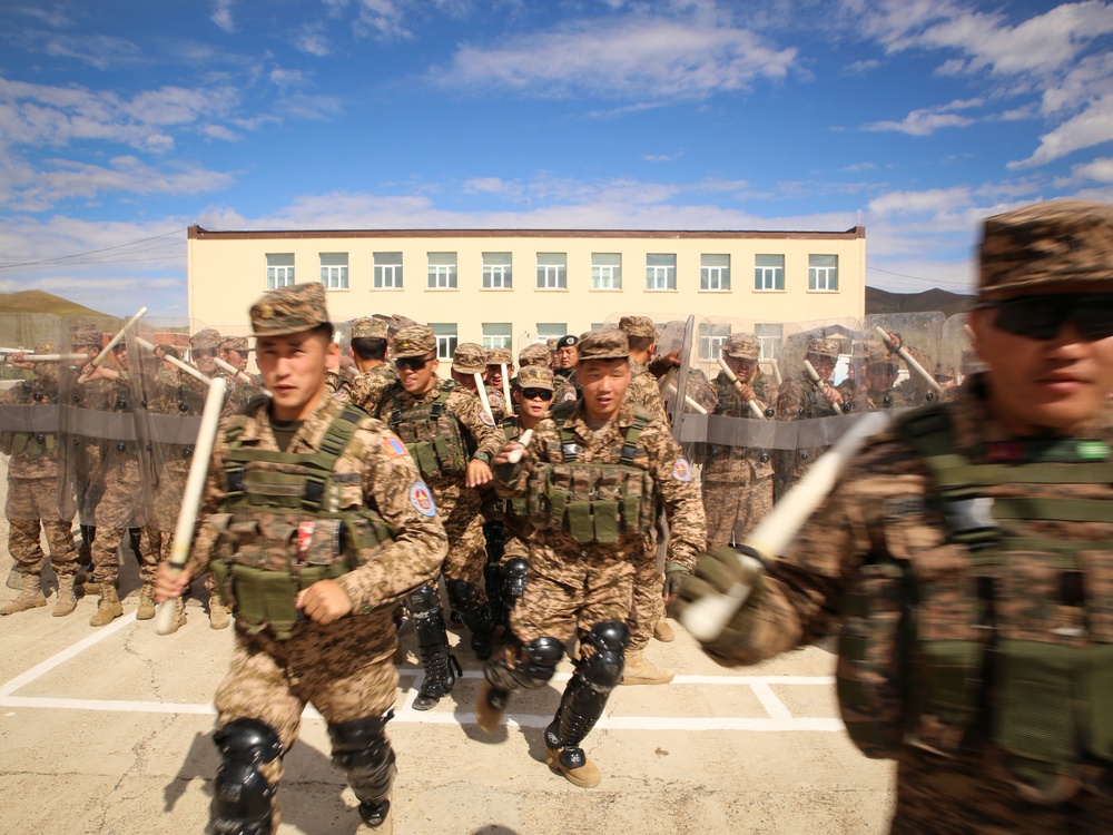 NOLES 16: Mongolian Armed Forces, U.S. Marines train for riot situation