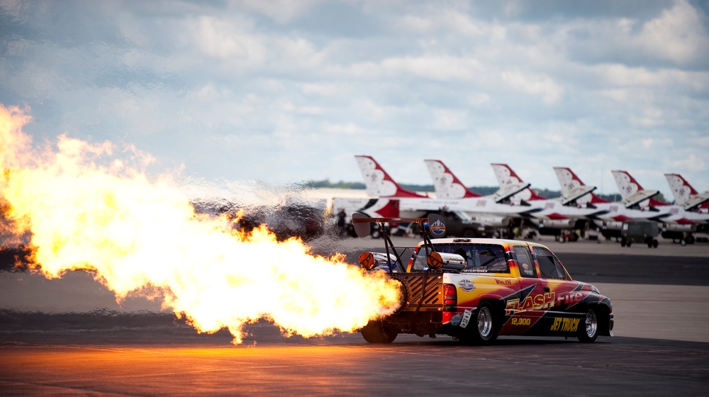 2016 Fort Wayne Air Show takes flight