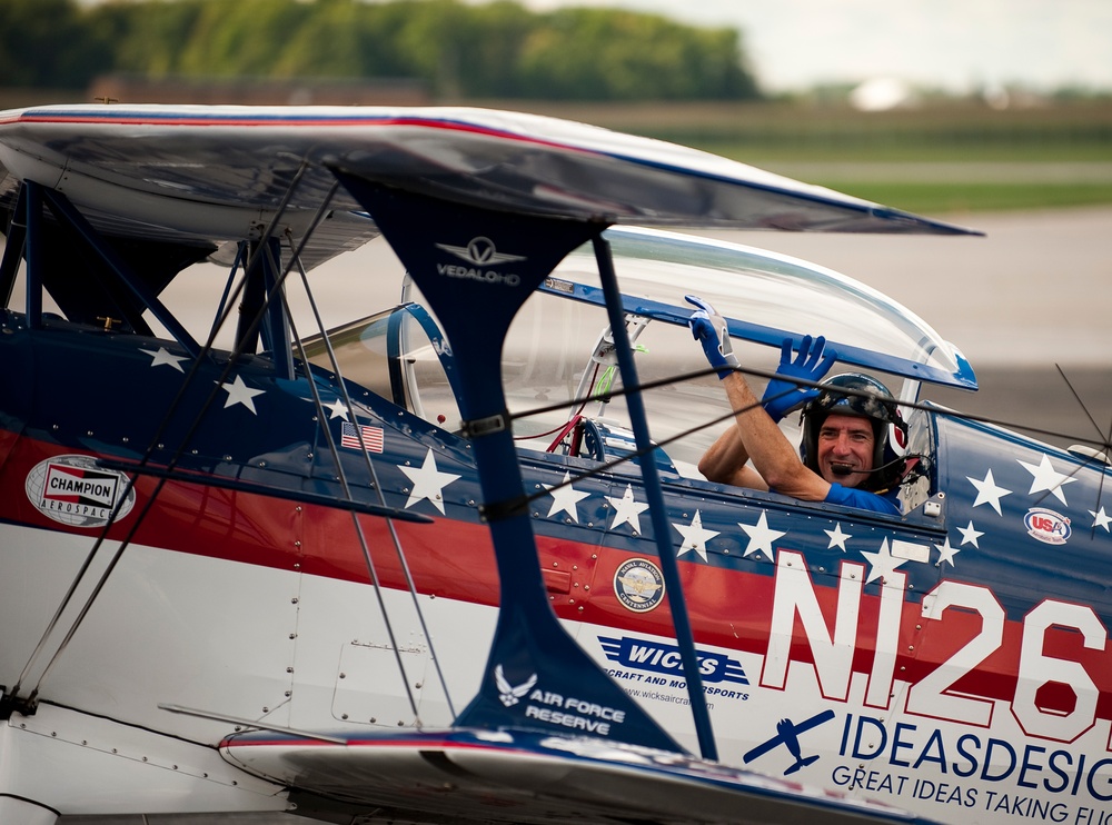 2016 Fort Wayne Air Show takes flight