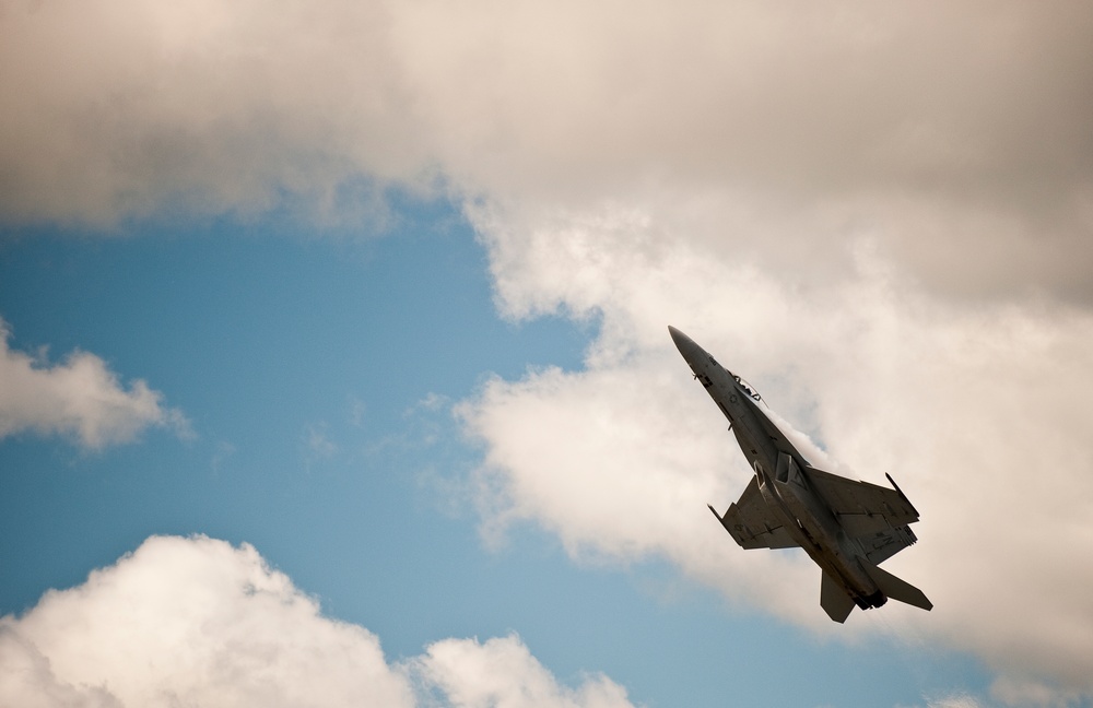 2016 Fort Wayne Air Show takes flight