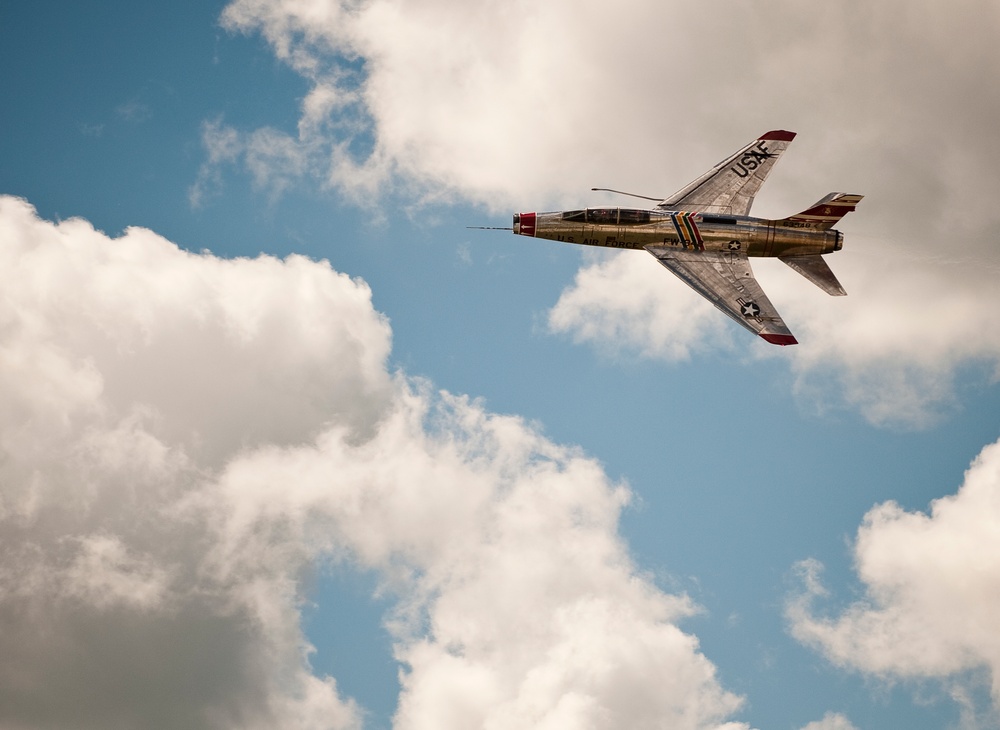 2016 Fort Wayne Air Show takes flight