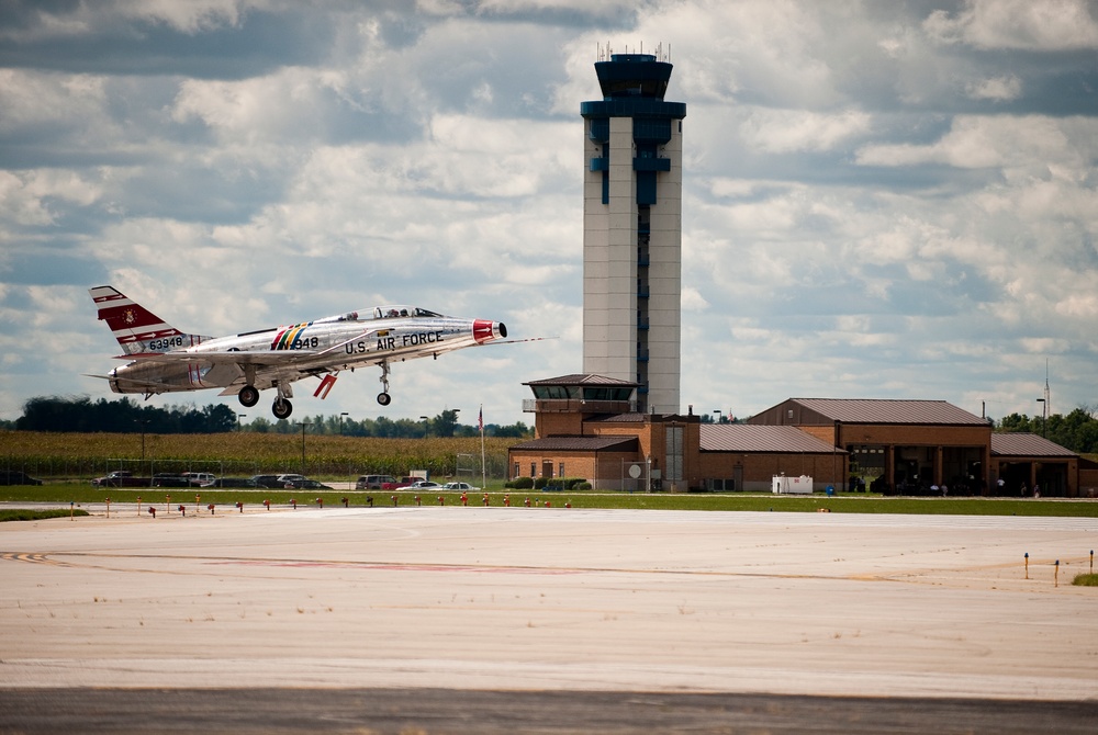 2016 Fort Wayne Air Show takes flight
