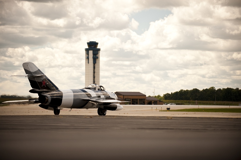 2016 Fort Wayne Air Show takes flight