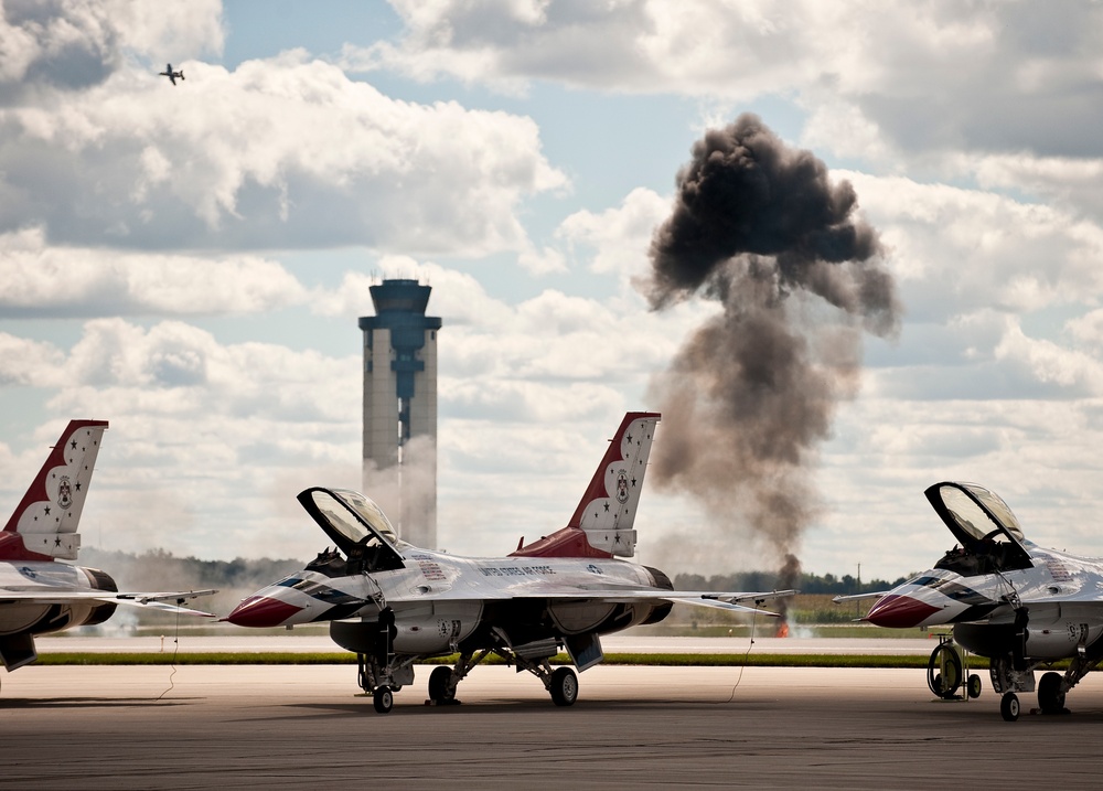 2016 Fort Wayne Air Show takes flight