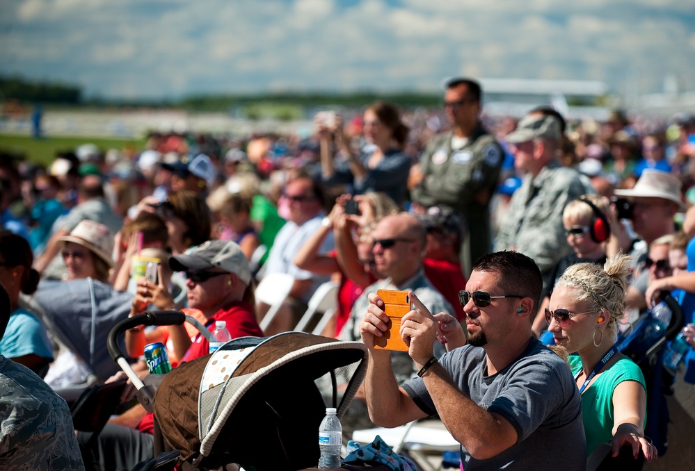 2016 Fort Wayne Air Show takes flight