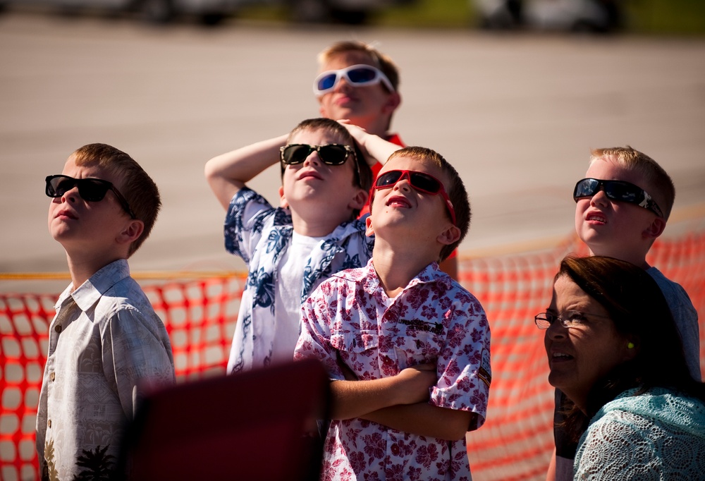 2016 Fort Wayne Air Show takes flight