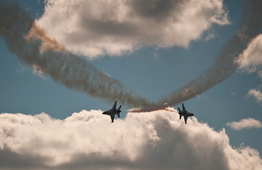 2016 Fort Wayne Air Show takes flight