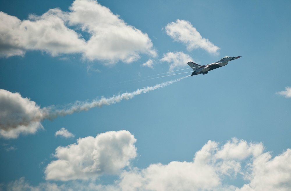 2016 Fort Wayne Air Show takes flight