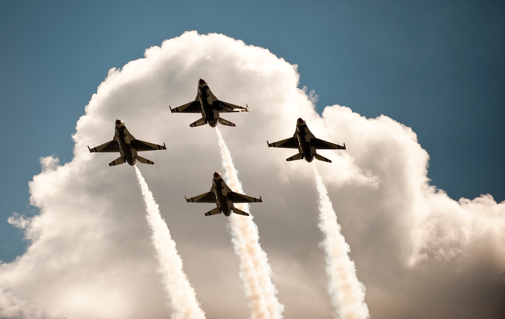 2016 Fort Wayne Air Show takes flight