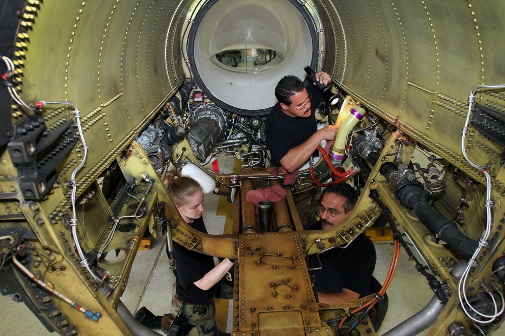 F-16 maintenance