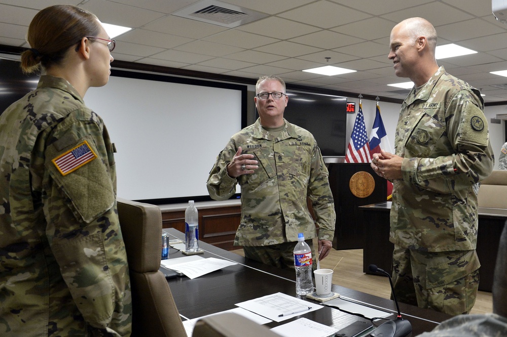 Texas Military Department CSM works with junior service members