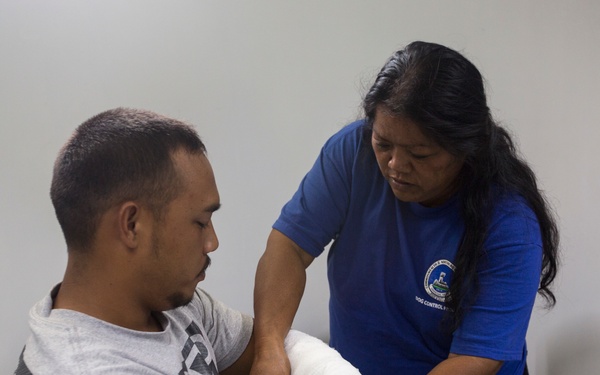 Valiant Shield 16: Tinian locals recieve combat lifesaving class from Marine Air Control Group 18