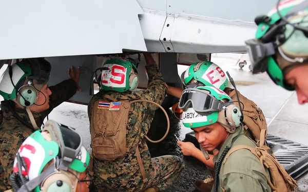 Valiant Shield 16: Maintainers keep operations flowing