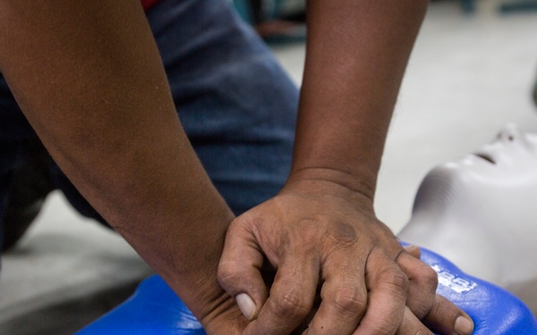 Valiant Shield 16: Tinian locals recieve combat lifesaving class from Marine Air Control Group 18