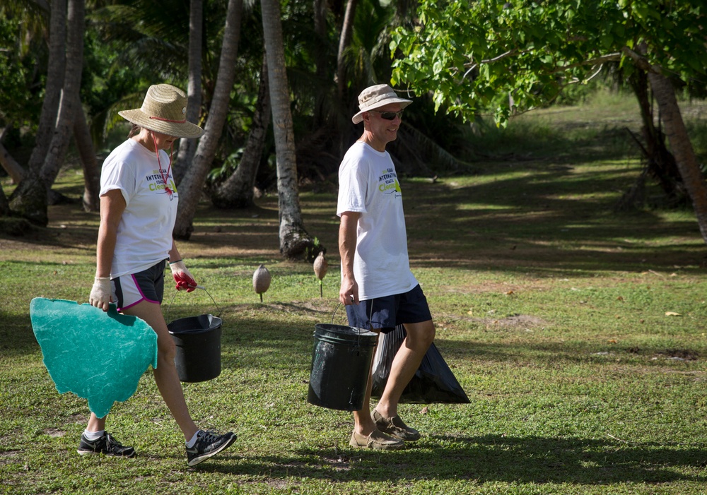 Valiant Shield 16: Servicemembers volunteer in annual Guam cleanup