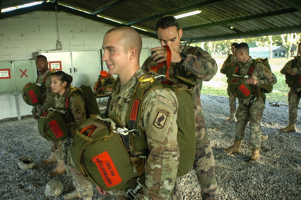 Exercise Colibri Kicks off with French Airborne Training