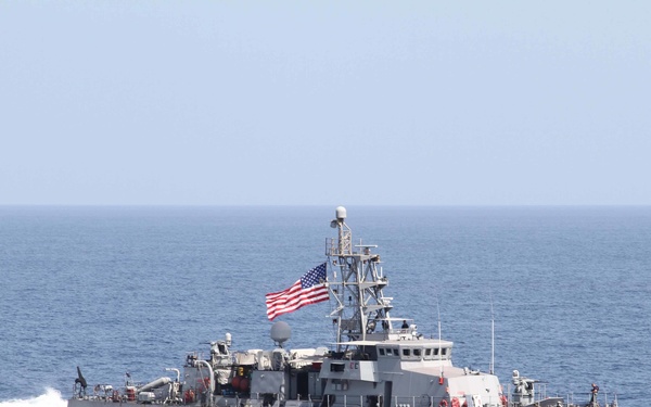 USS Mason (DDG 87) Patrol Craft Exercises