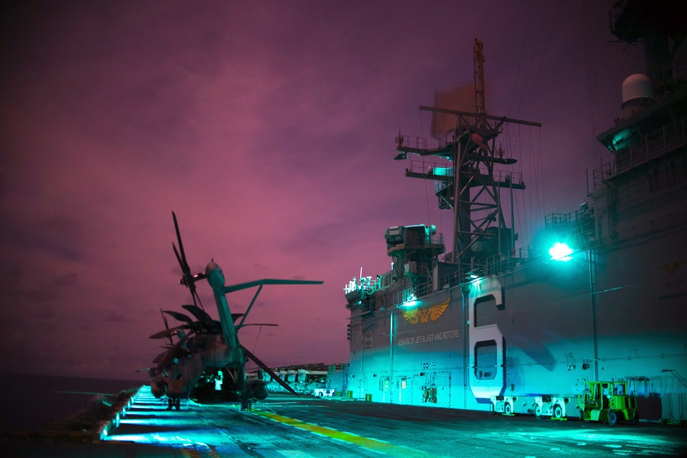 USS Bonhomme Richard (LHD-6) Night Meintenance