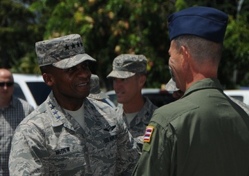 Hawaii Air National Guard meets with trans com commander