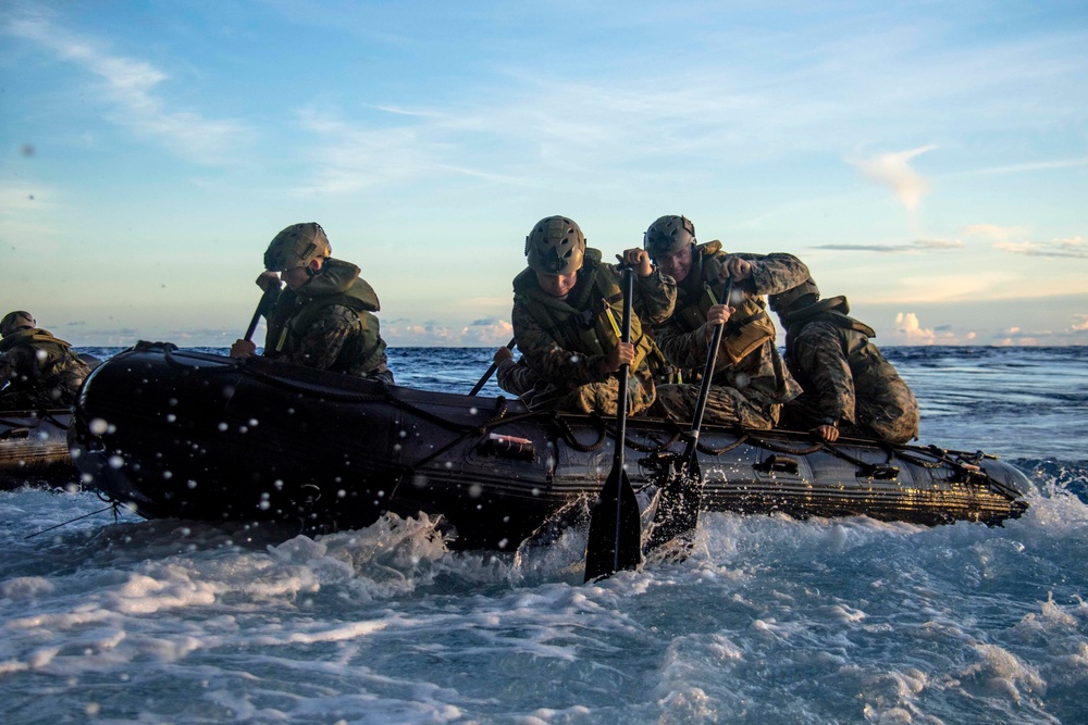 31st MEU participates in a boat raid during Exercise Valiant Shield 2016