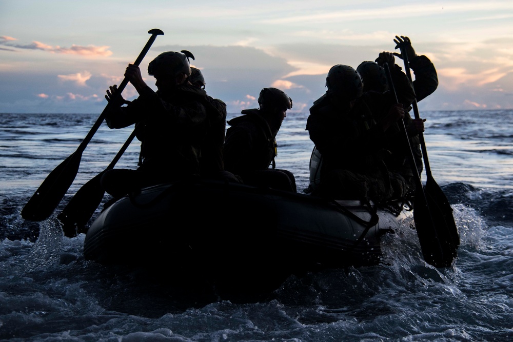 31st MEU participates in a boat raid during Exercise Valiant Shield 2016