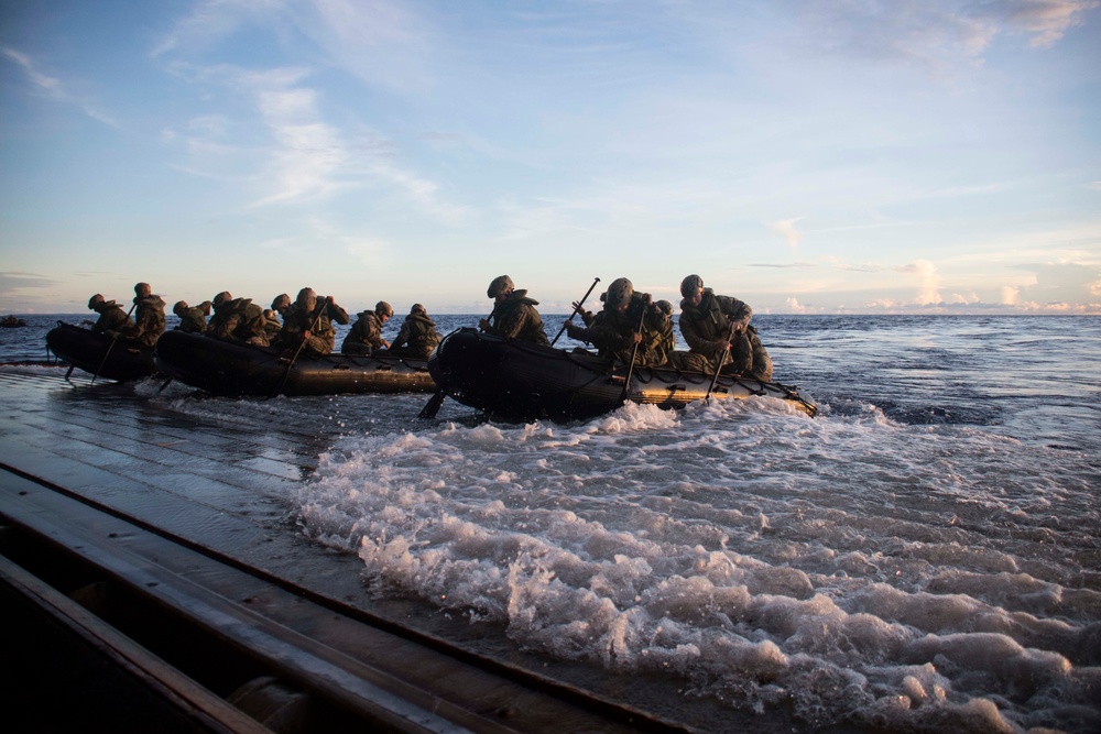 Valiant Shield 16:31st MEU participates in a boat raid during Exercise Valiant Shield 2016