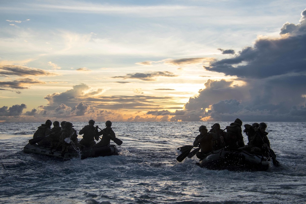 Valiant Shield 16: 31st MEU participates in a boat raid during Exercise Valiant Shield 2016