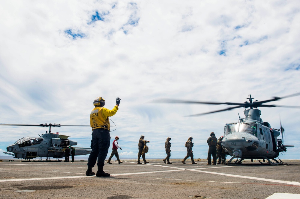 Valiant Shield 16: Green Bay conducts flight ops to support NSFS