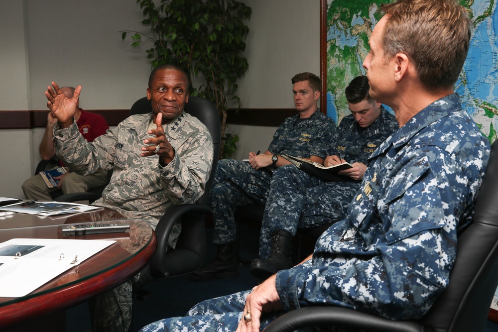 USTRANSCOM visits Singapore Logistics Units