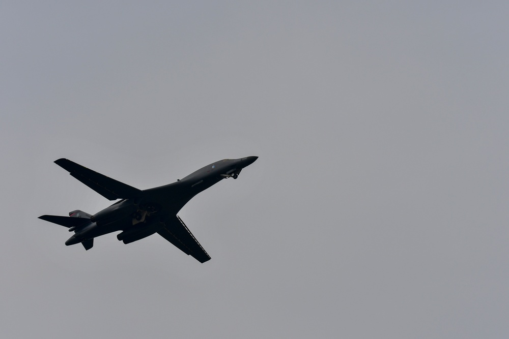 B-1B makes closest flight ever to North Korea