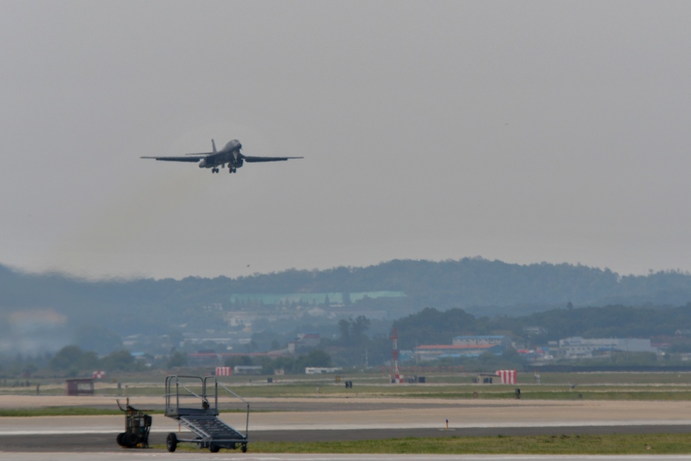 B-1B makes closest flight ever to North Korea