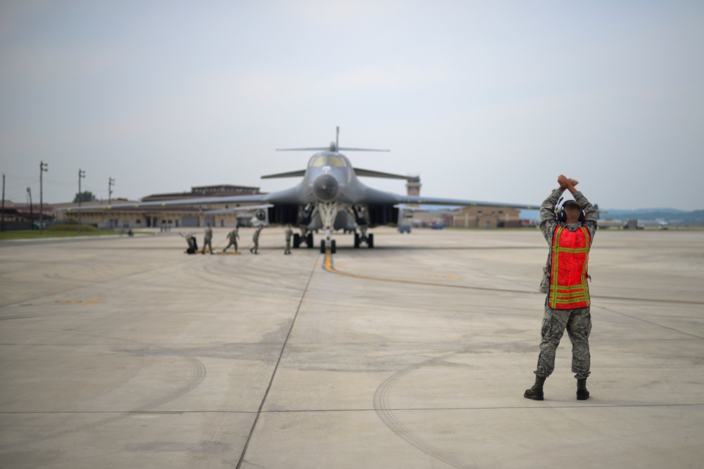 B-1B makes closest flight ever to North Korea