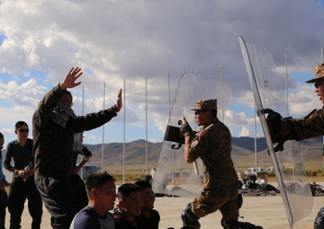 NOLES 2016: Mongolian Armed Forces, National Police demonstrate riot control techniques