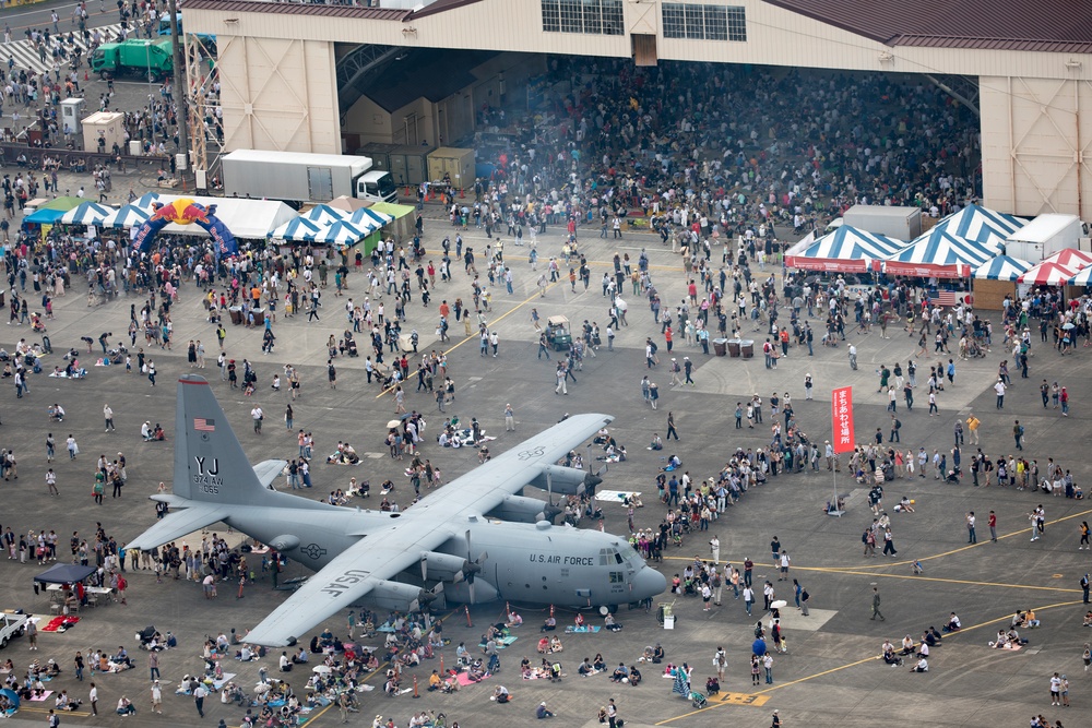 Yokota displays airlift capabilities during the Friendship Festival