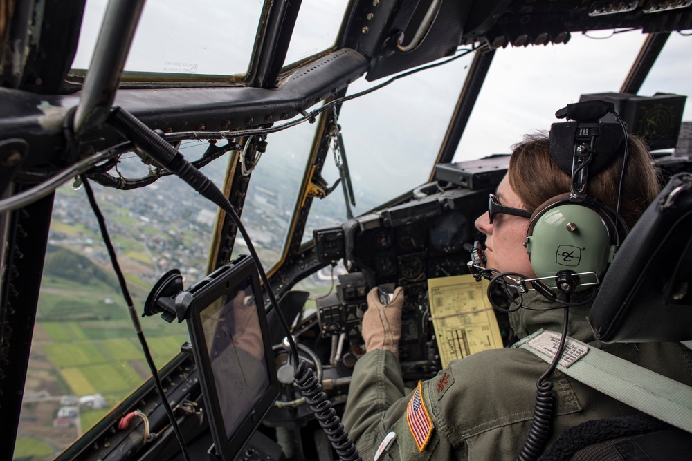 Yokota displays airlift capabilities during the Friendship Festival