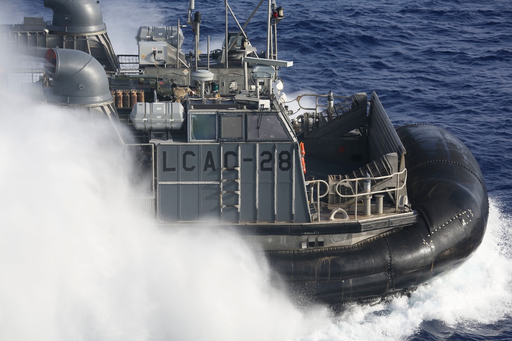 22nd MEU Marines, Wasp Sailors, conduct LCAC operations