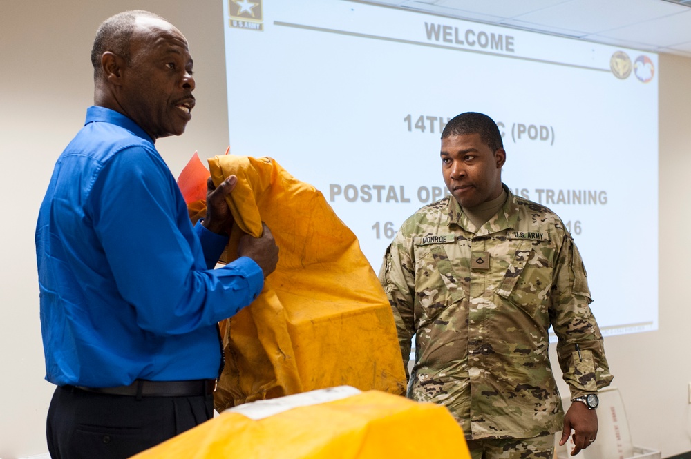 USARC G-1 S&amp;S Division trains active Army postal unit for upcoming deployment