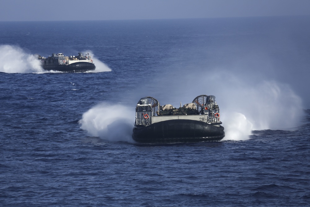 22nd MEU Marines, Wasp Sailors, conduct LCAC operations